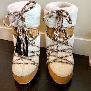 BRAND NEW: $250 Moon Boots Shearling Boot
